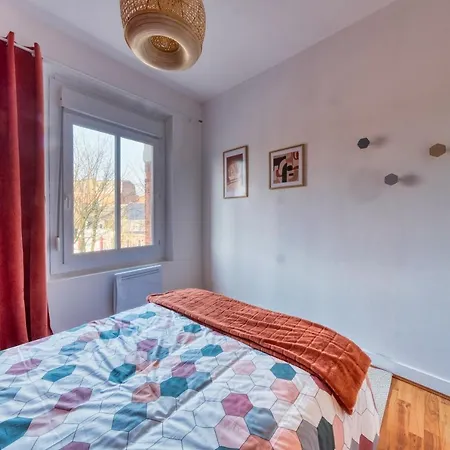 Lnbnb * Cosy * Centre * Face Au Chateau Appartement Péronne