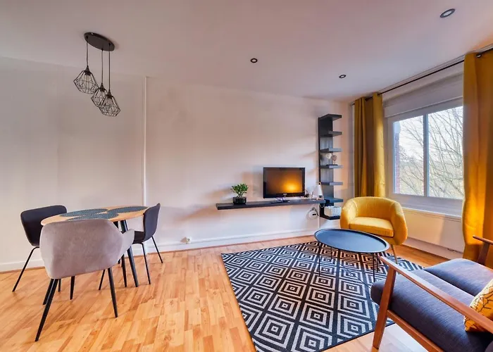 Appartement Lnbnb * Cosy * Centre * Face Au Château Péronne