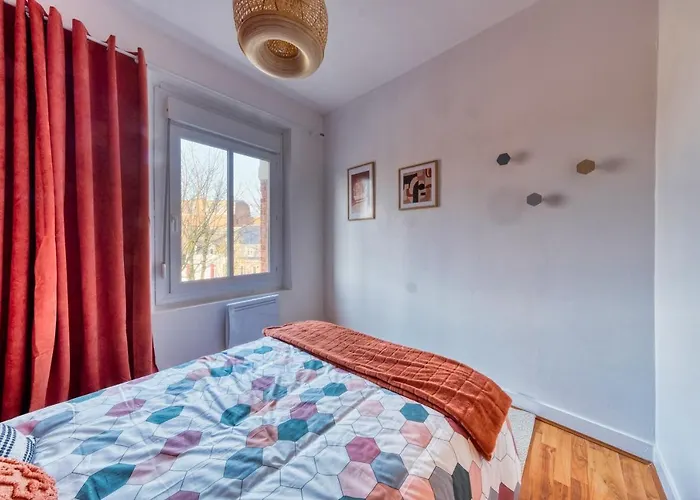 Lnbnb * Cosy * Centre * Face Au Château Appartement Péronne